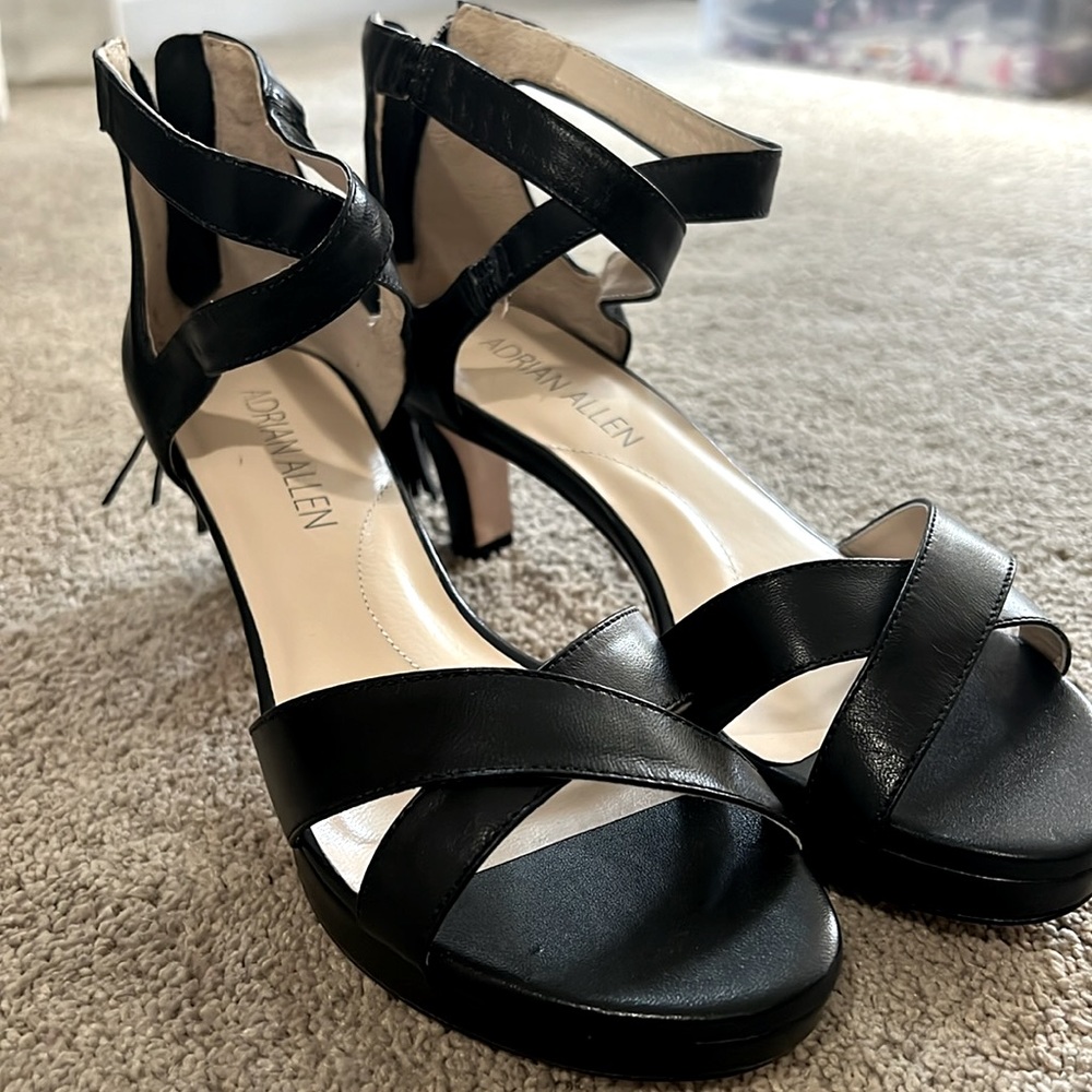 * NWOT Adrian Allen Stella Black Kitten Heels 👠